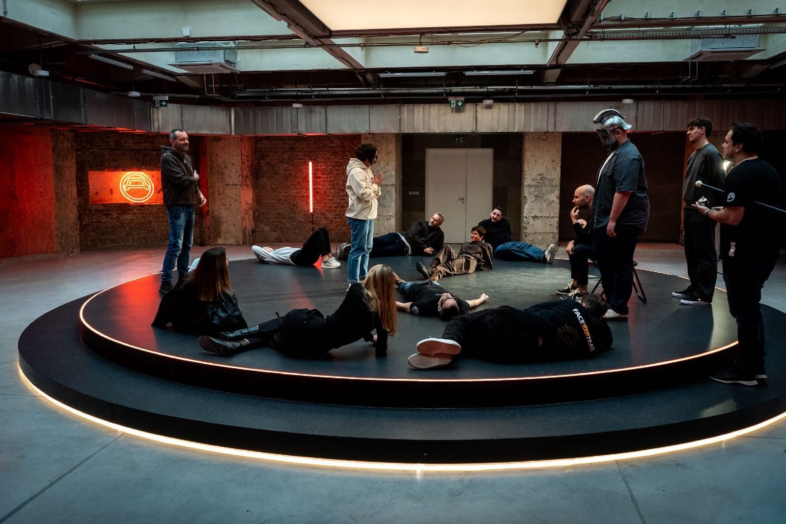 A play on the round stage